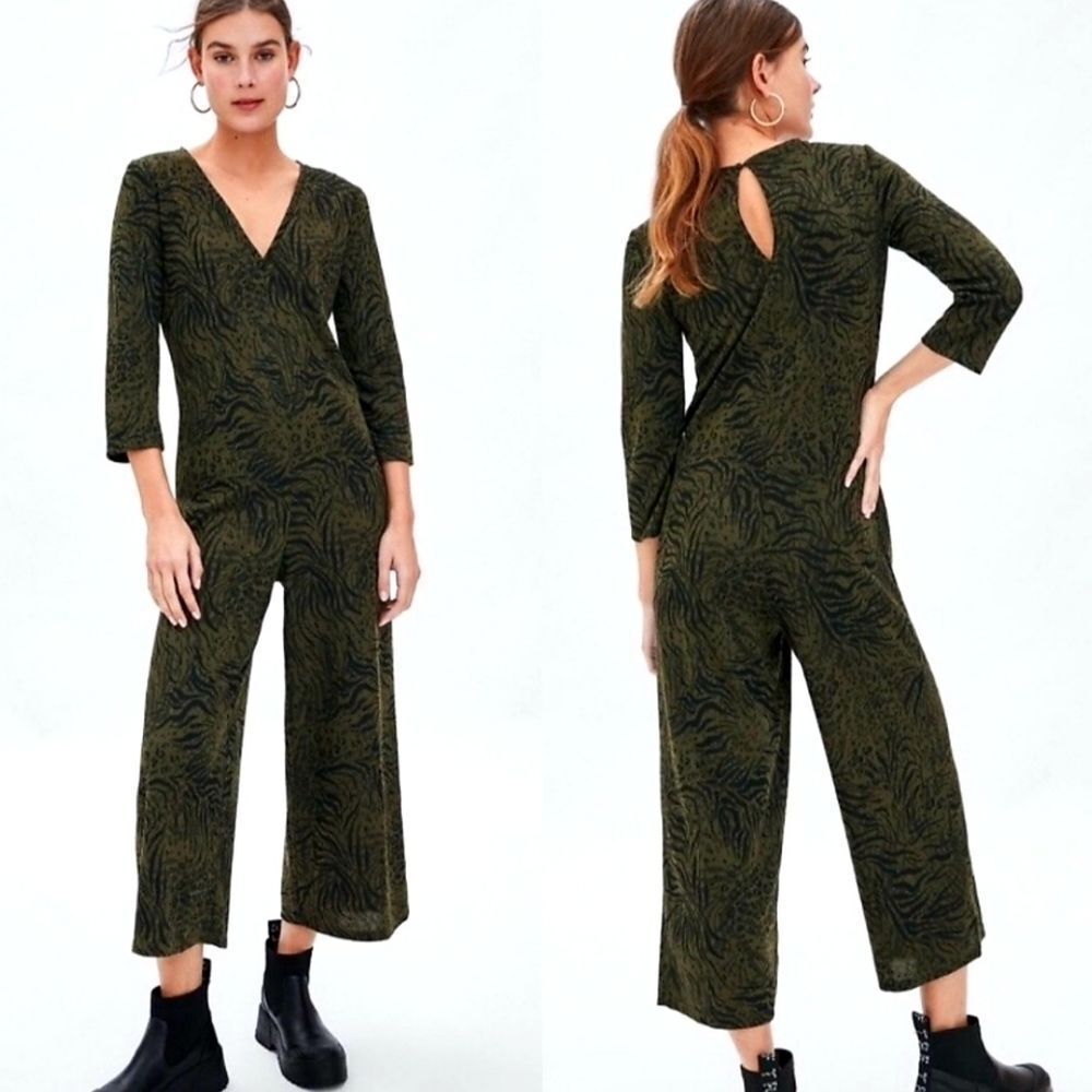 Zara V-Neck Stripe Relax Jumpsuit Small